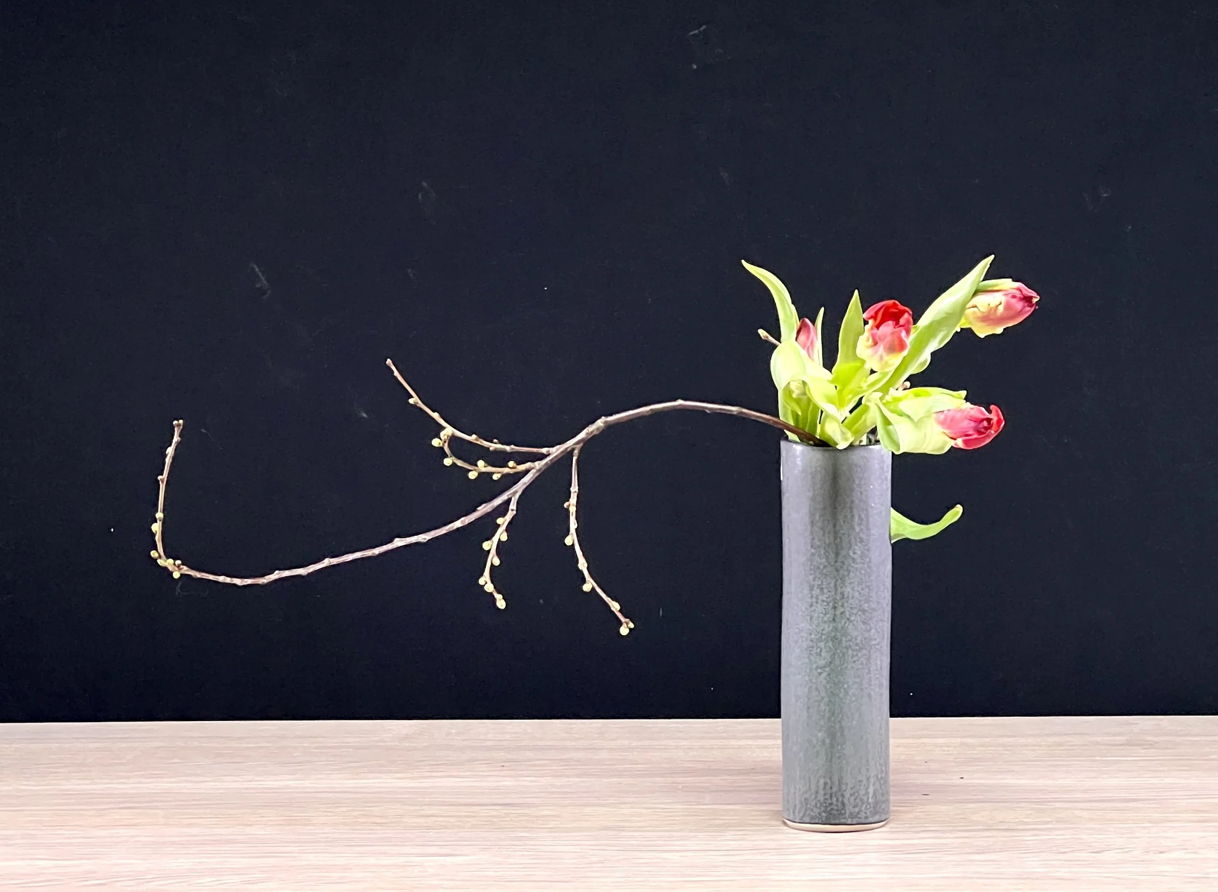 Voorbeeldschikking var. 4 hanging Style Nageire. 