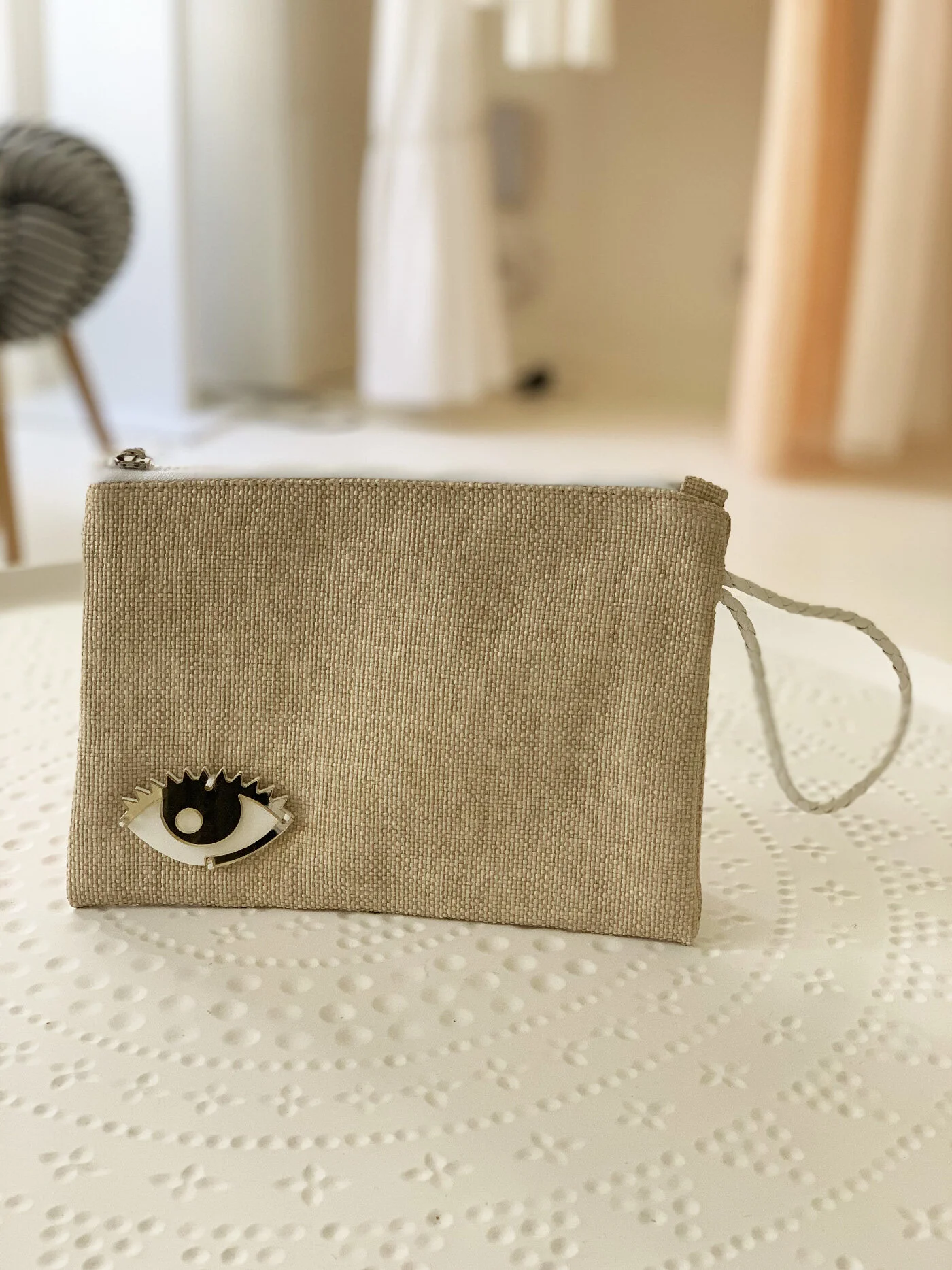 Pochette en toile avec oeil plexi