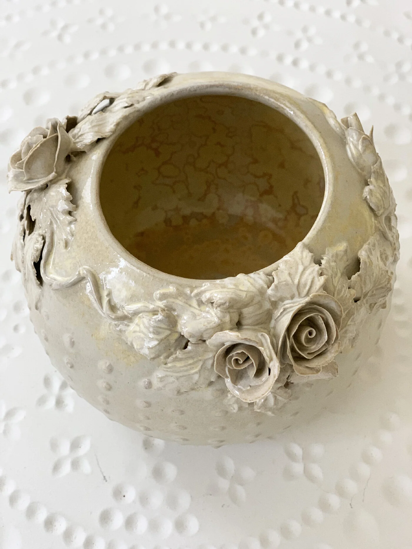 Vase sphère avec roses en céramique