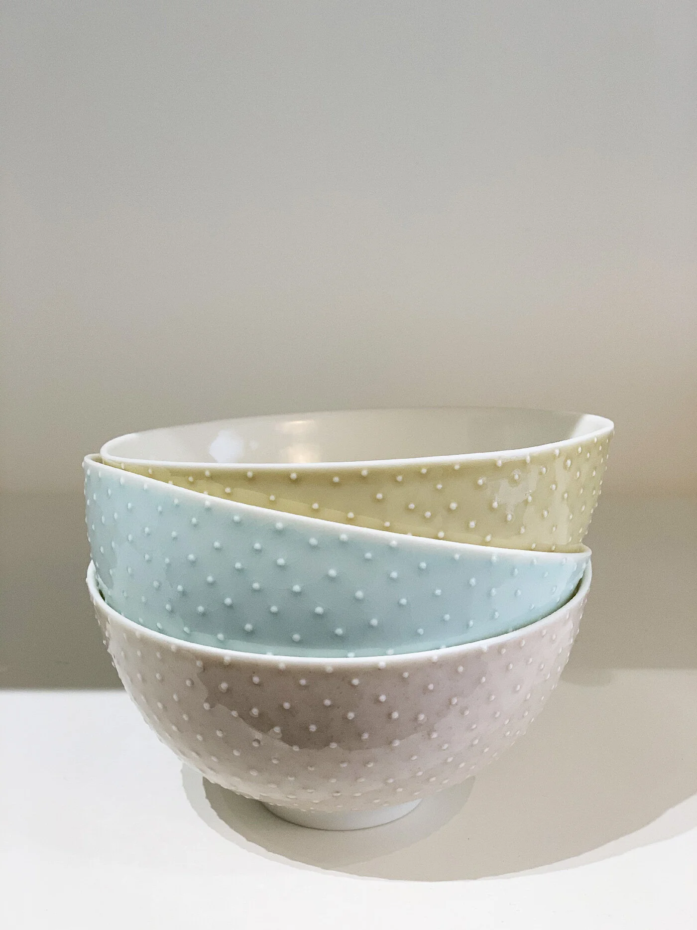 Bols en céramique aux tons pastel