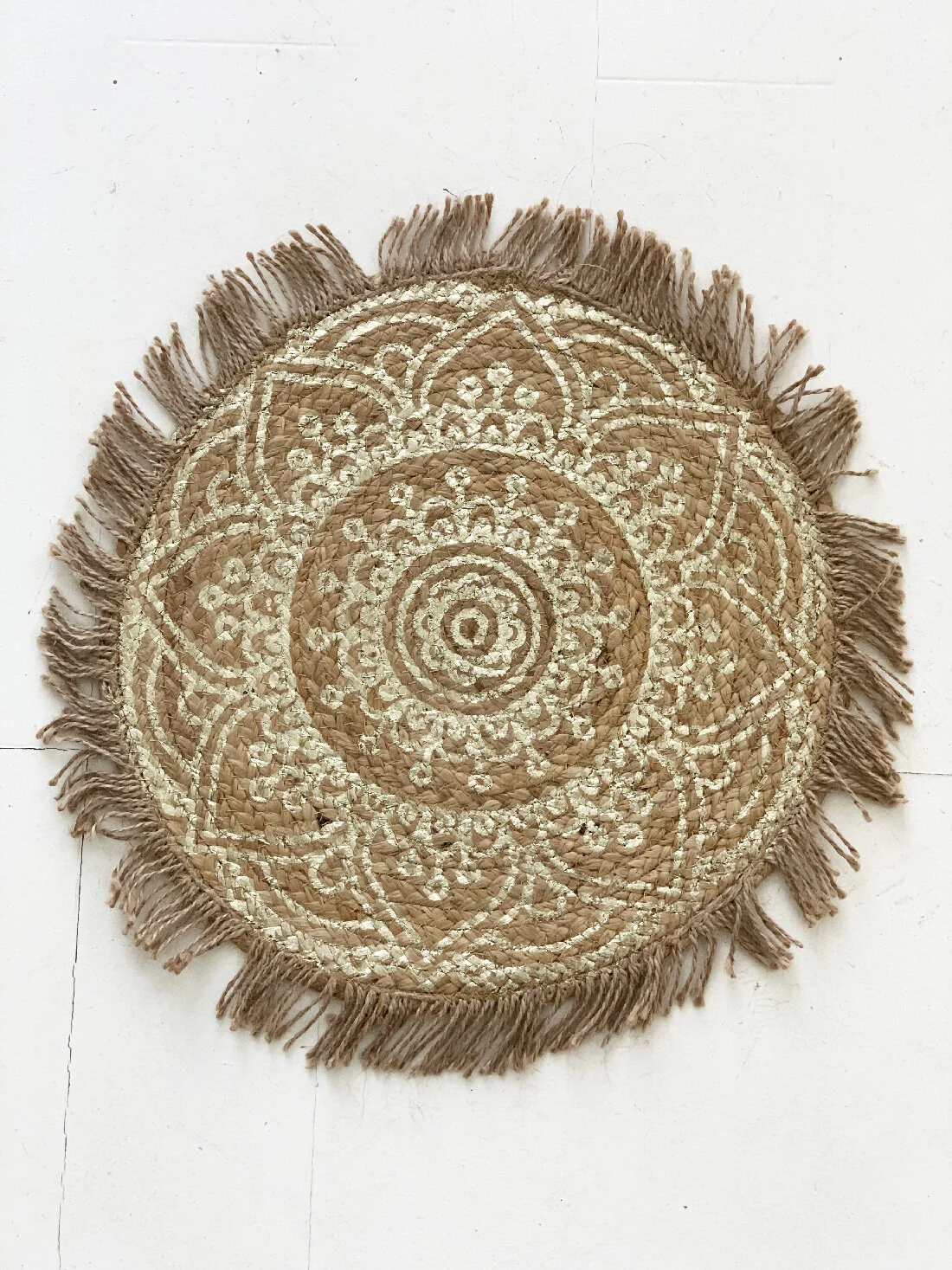 Set de table aux motifs dorés
