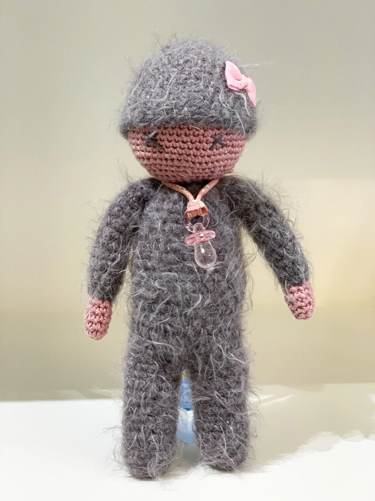 Poupée tricot grise - modèle unique