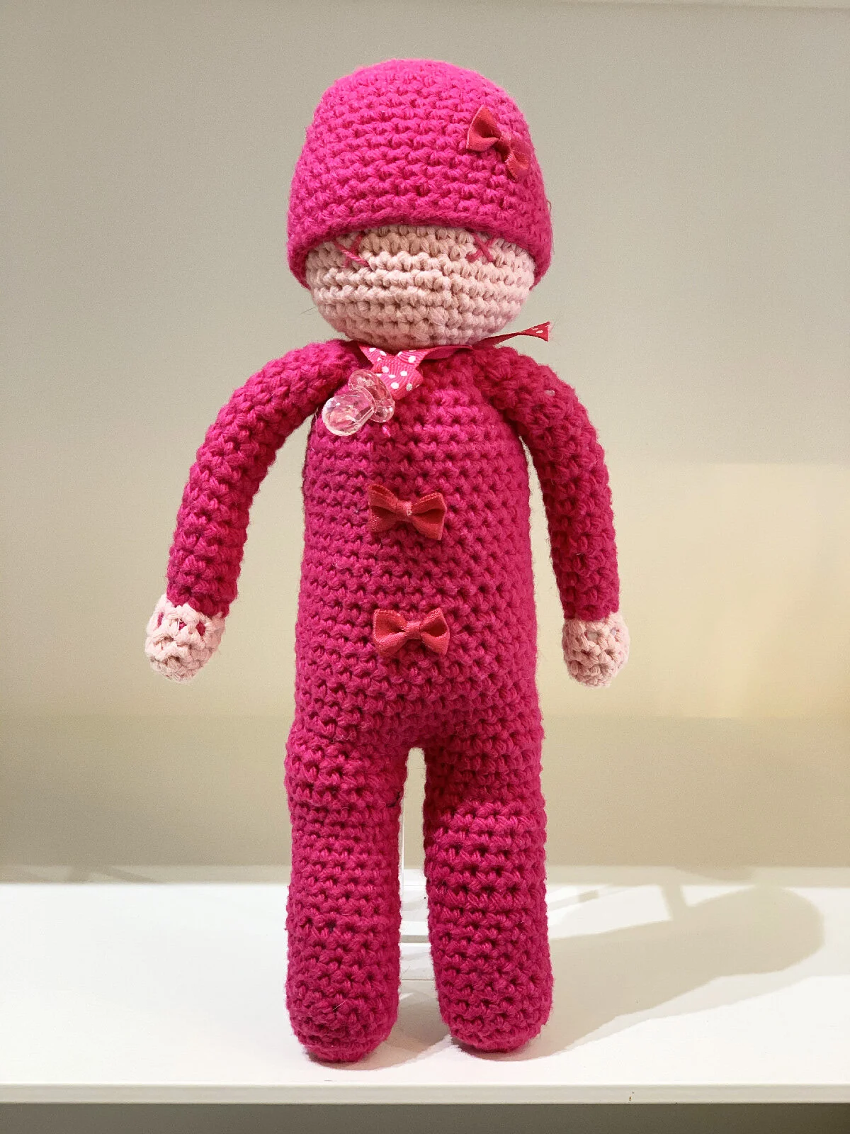 Poupée tricot rose - modèle unique