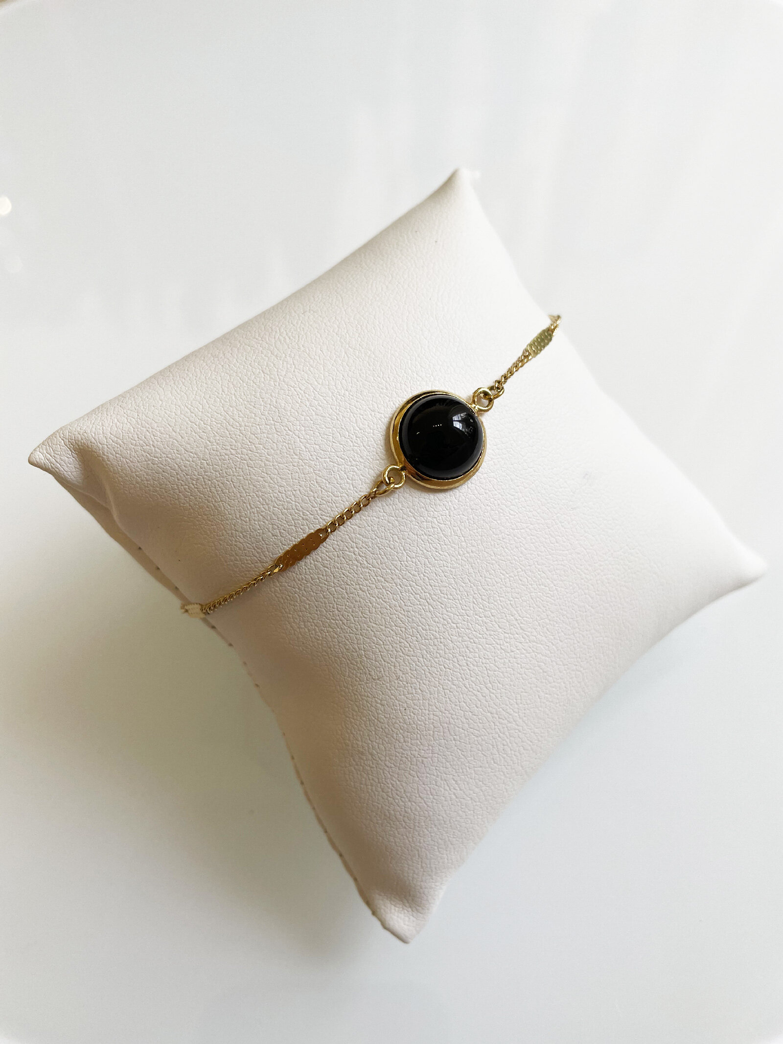bracelet-pierre-noire-2.jpg