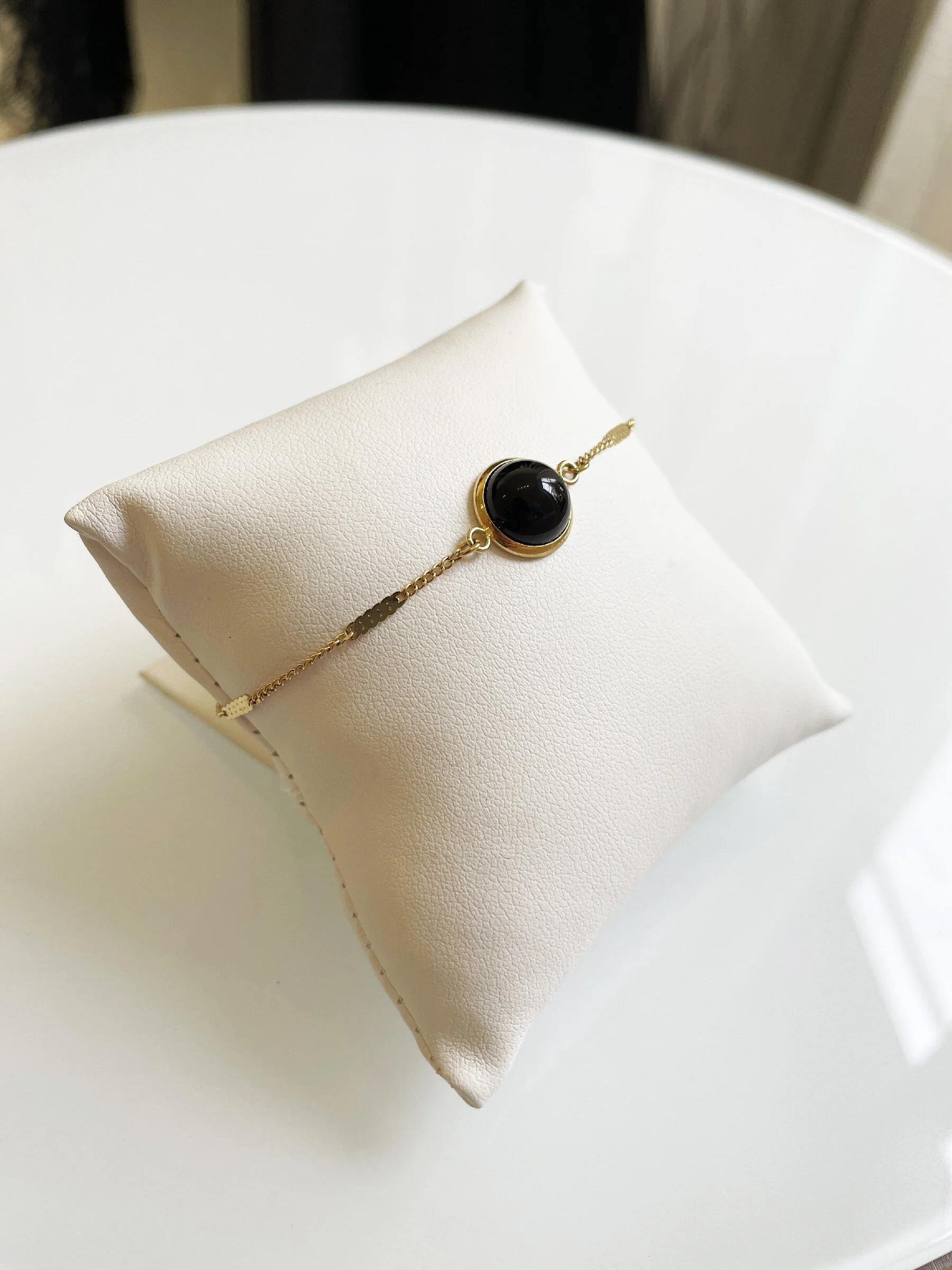 bracelet-pierre-noire-1.jpg