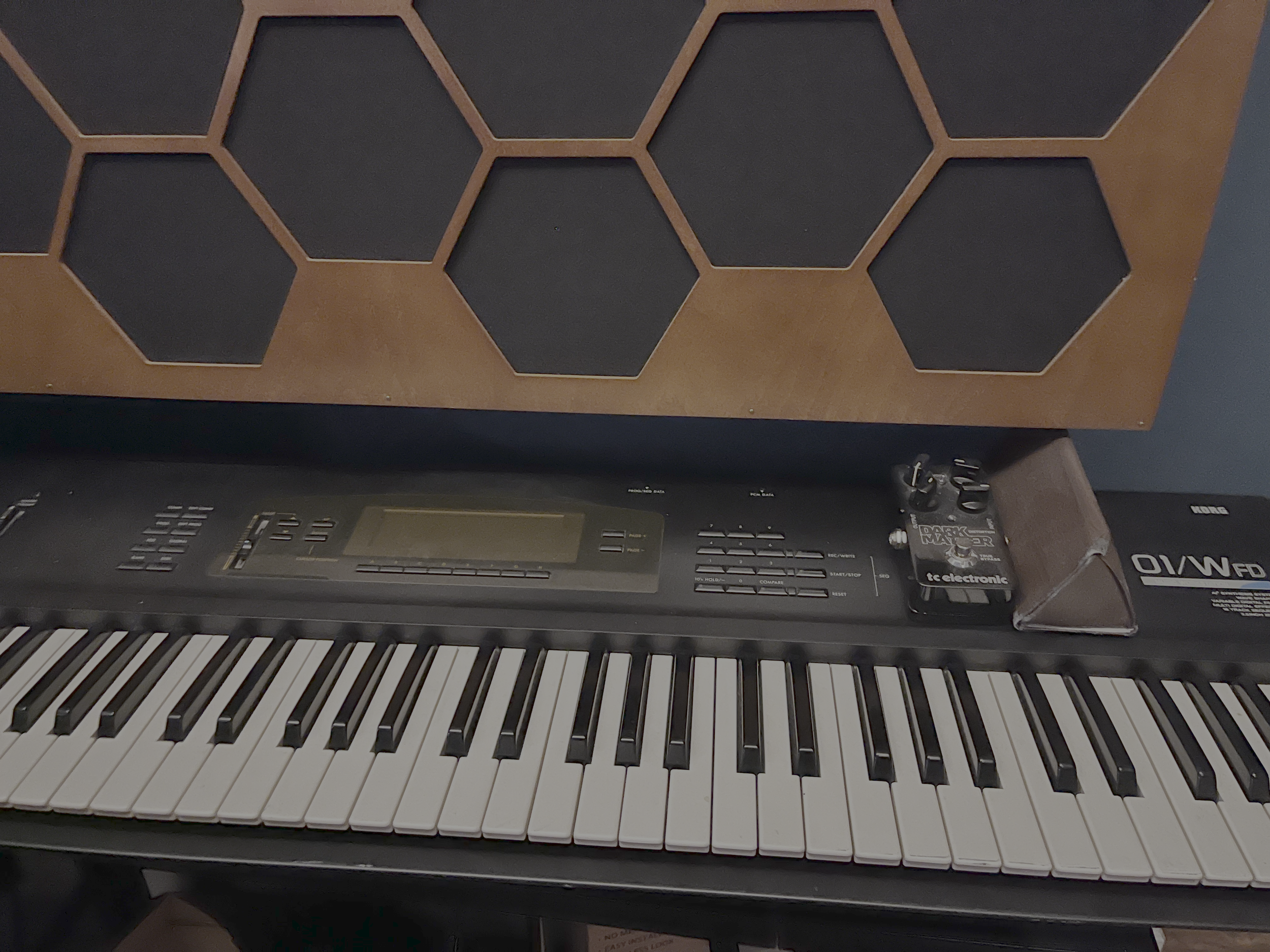 Korg 01/WFD Synthesiser