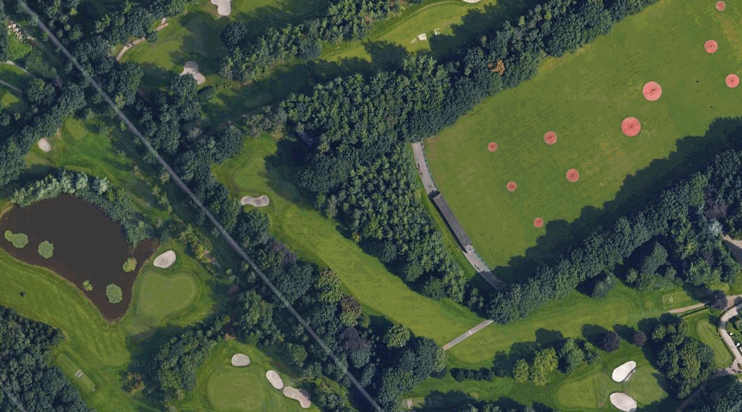 Bij golfschool André Jeurissen bent u aan het juiste adres als beginnende maar tevens ook als ervaren golfer. Op onze ruime oefenfaciliteiten kunt u terecht om samen met één van onze golfprofessionals of individueel aan uw golfspel te werken. De beginnende of gevorderde golfer kan direct golfessen boeken bij één van onze PGA golfprofessionals. We hebben ook een golfprogramma speciaal gericht op de jeugd .