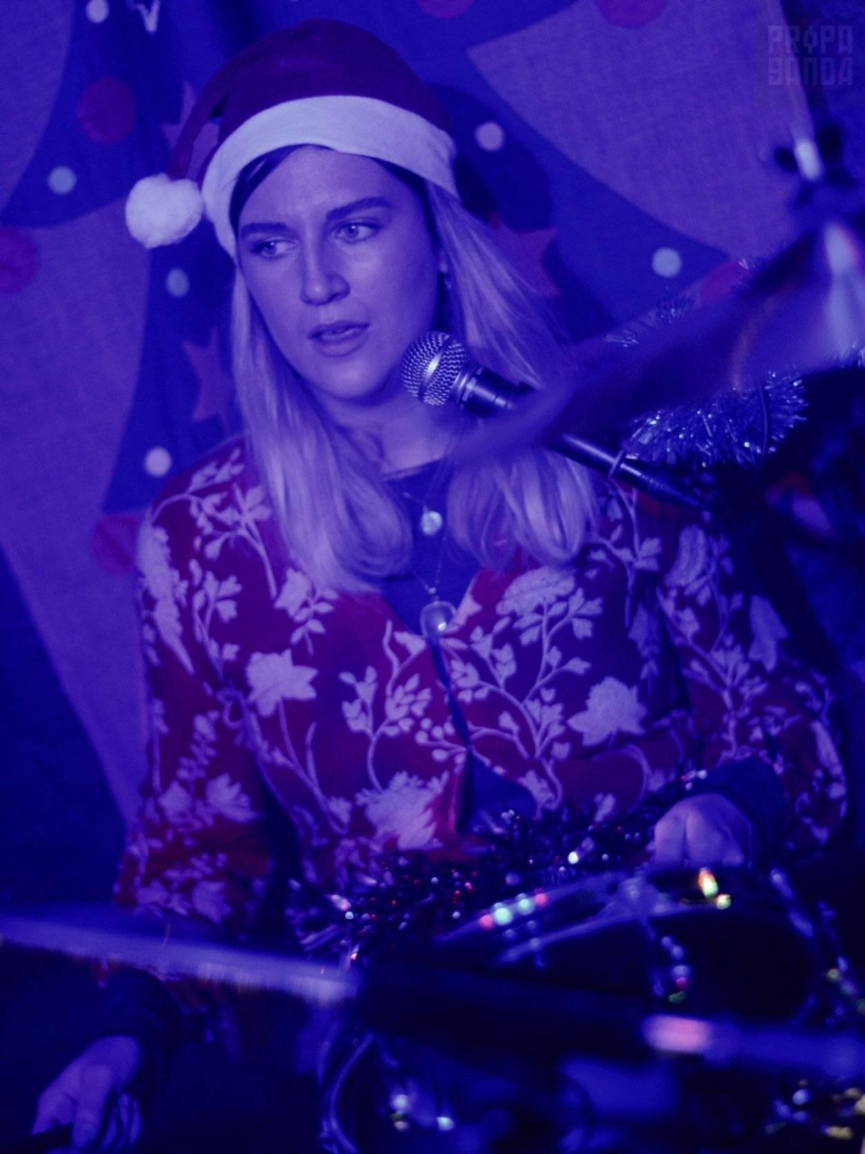 Sophie Bret Tasker, drumming avec Christmas cardigan. Taken by Lee Ball.