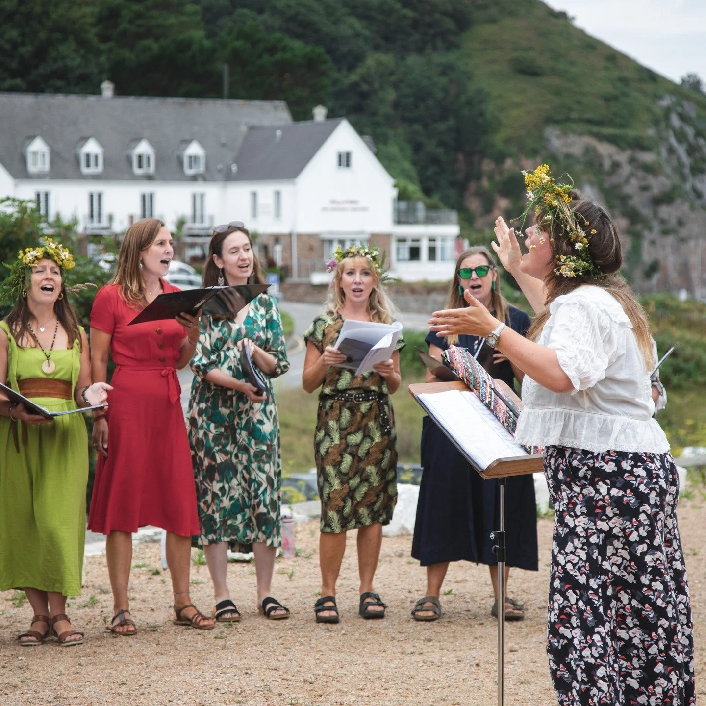 🍉 How lucky were we to have the Lullaby Choir perform at Kupala Festival in July, curated by Olha Pryymak.

.

The Lullaby Project, founded in 2022 by artists Esther Rose Parkes and Susanne Kudielka and produced by The Moving Arts Collective, gather