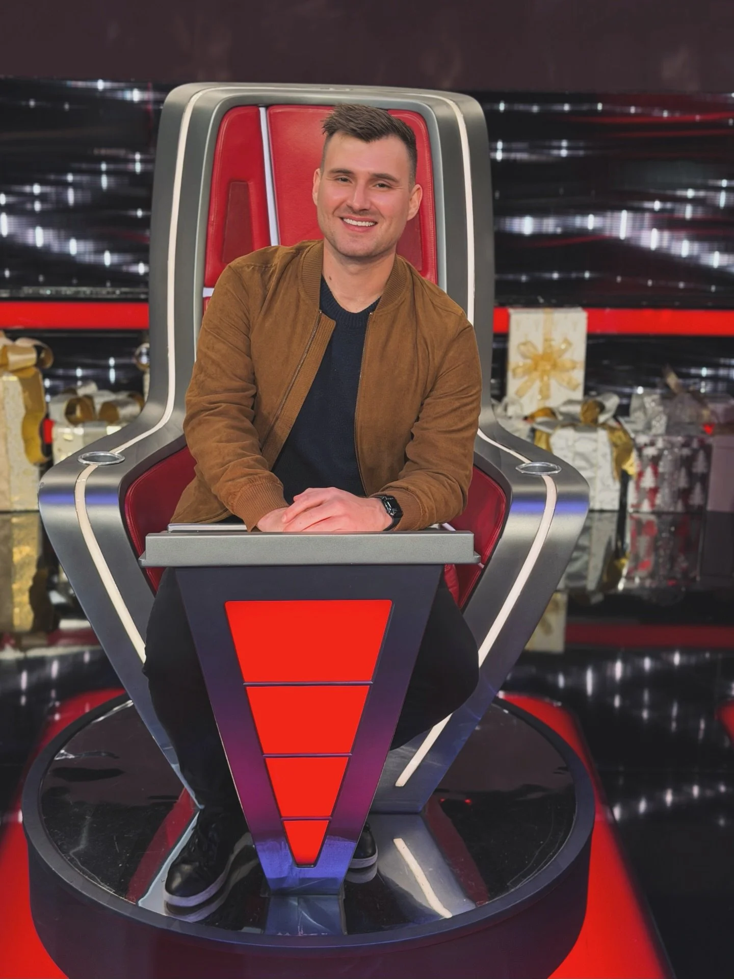 Thrilled to have joined @nbcthevoice fam for the finale show #1 last night! Many thanks to @karabritzburnell for the call and trusting us to bring these songs to life! 🙏🏻 

Shoutout to @aaronencinasmusic for having my back and always advocating for