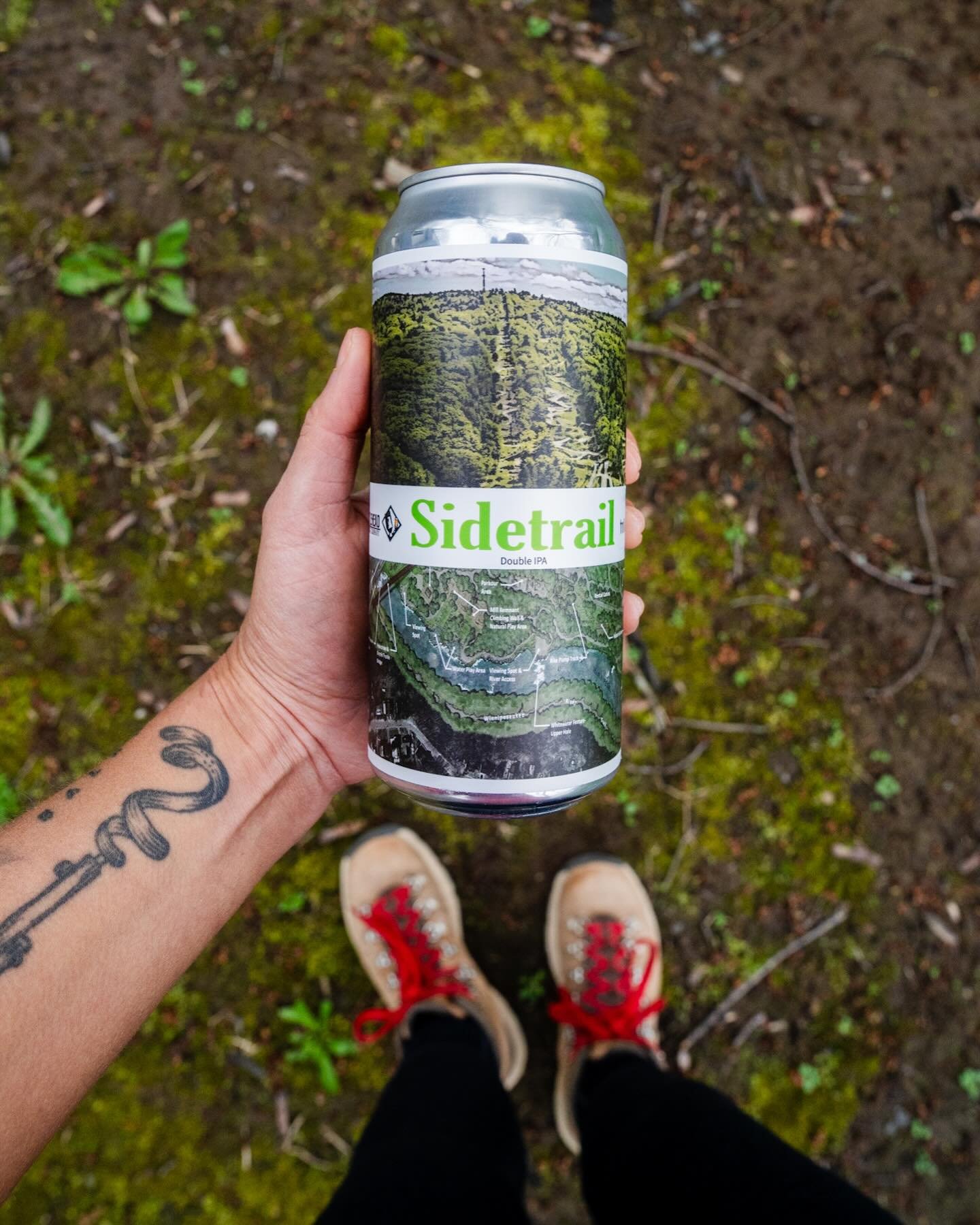 go off the beaten path with this serious collab 🥾🌳 

@kettleheadbrewing 🤝 @trilliumbrewing 

🌞 Sidetrail &mdash; New England DIPA &mdash; This beer is giving sunny straw haze. Brewed this with a new hop called ZAPPA, &amp; its Neomexicanus sister