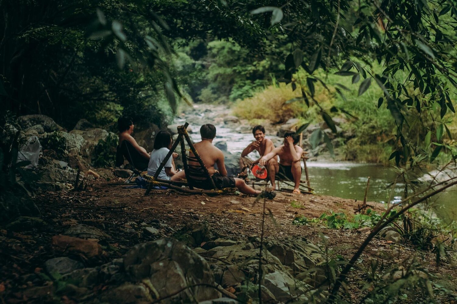 Песня relaxed scene. 100 Дней выживания в тропиках. Основные правила выживания в тропиках. Дикий Буш это. Relaxed Scene.