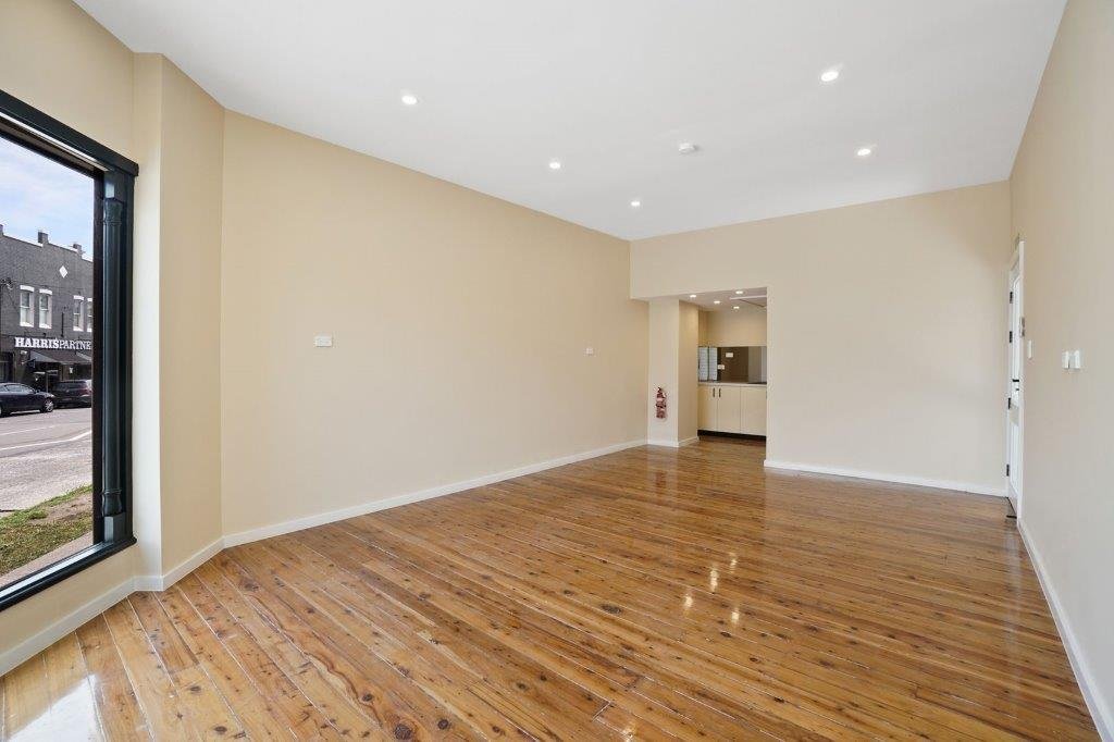  Large lounge room with hardwood floor 