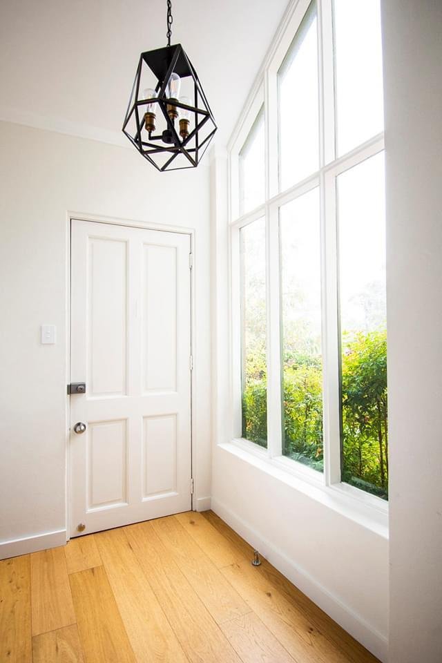  Bright well lit entry way with garden views 