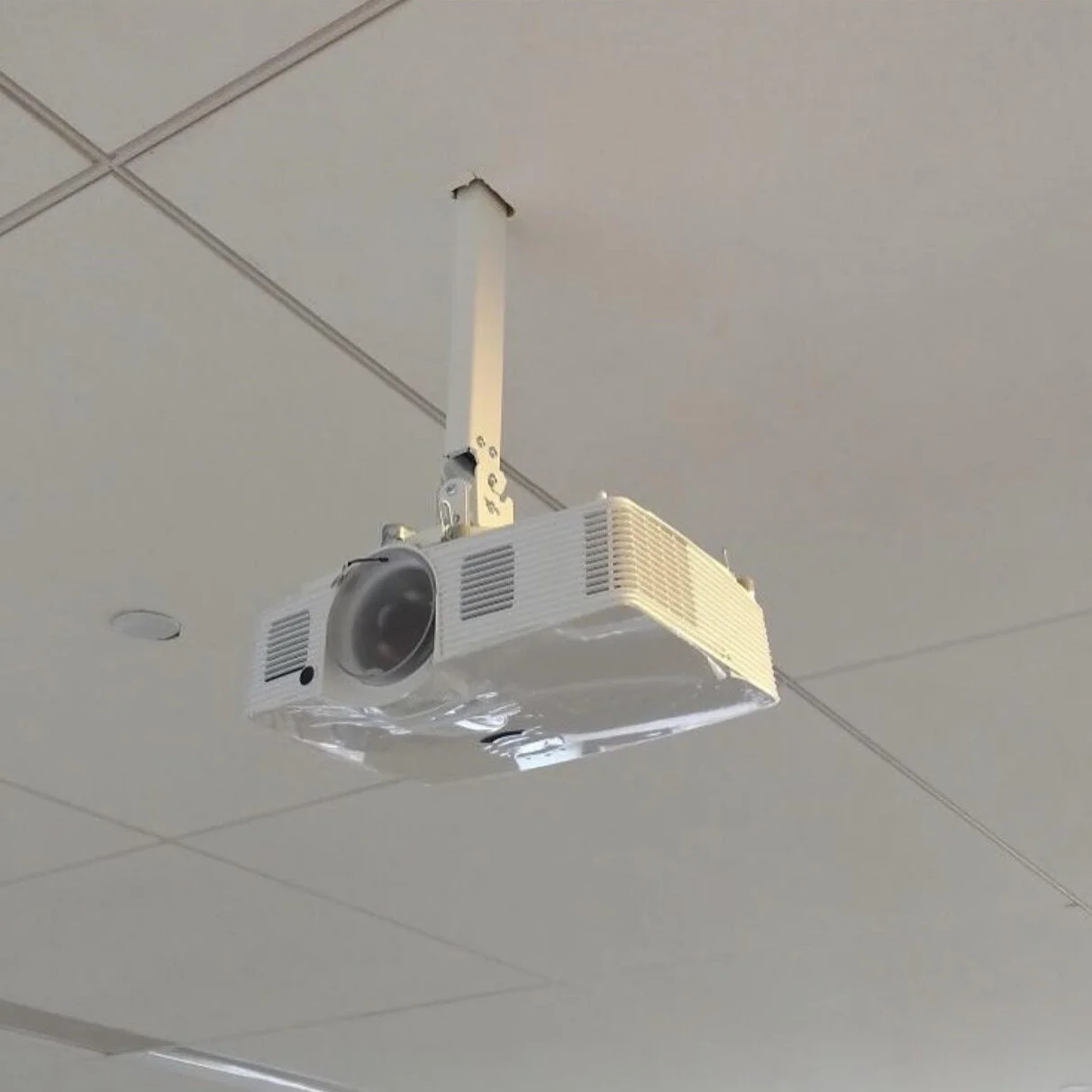 Projector 2.jpg