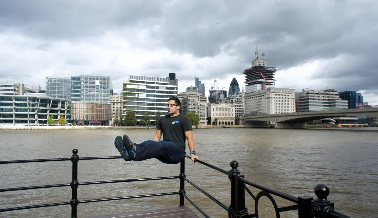 josh l-sit in london.jpg