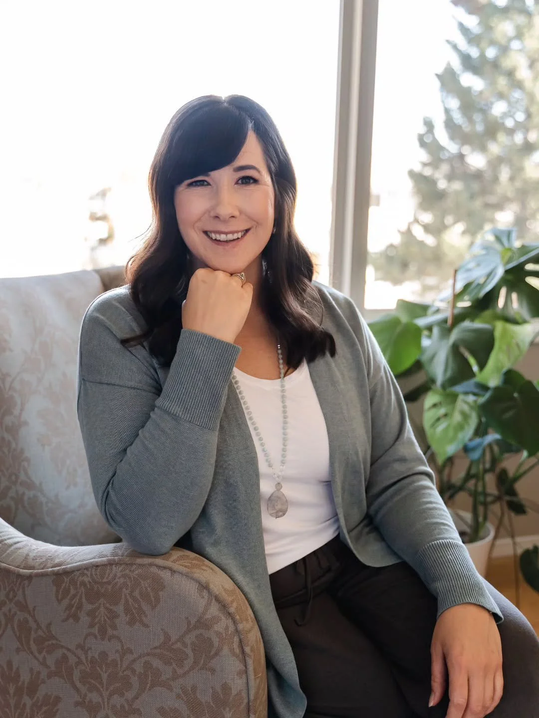 Hey there, I’m Brianne!
Reiki Master, teacher, beach-lover, and dog mom to Spencer - my furry assistant who thinks every Reiki session should come with treats 🤭
I teach Usui Reiki at @thespaceatblackbush in Grand Tracadie and offer 1:1 Reiki