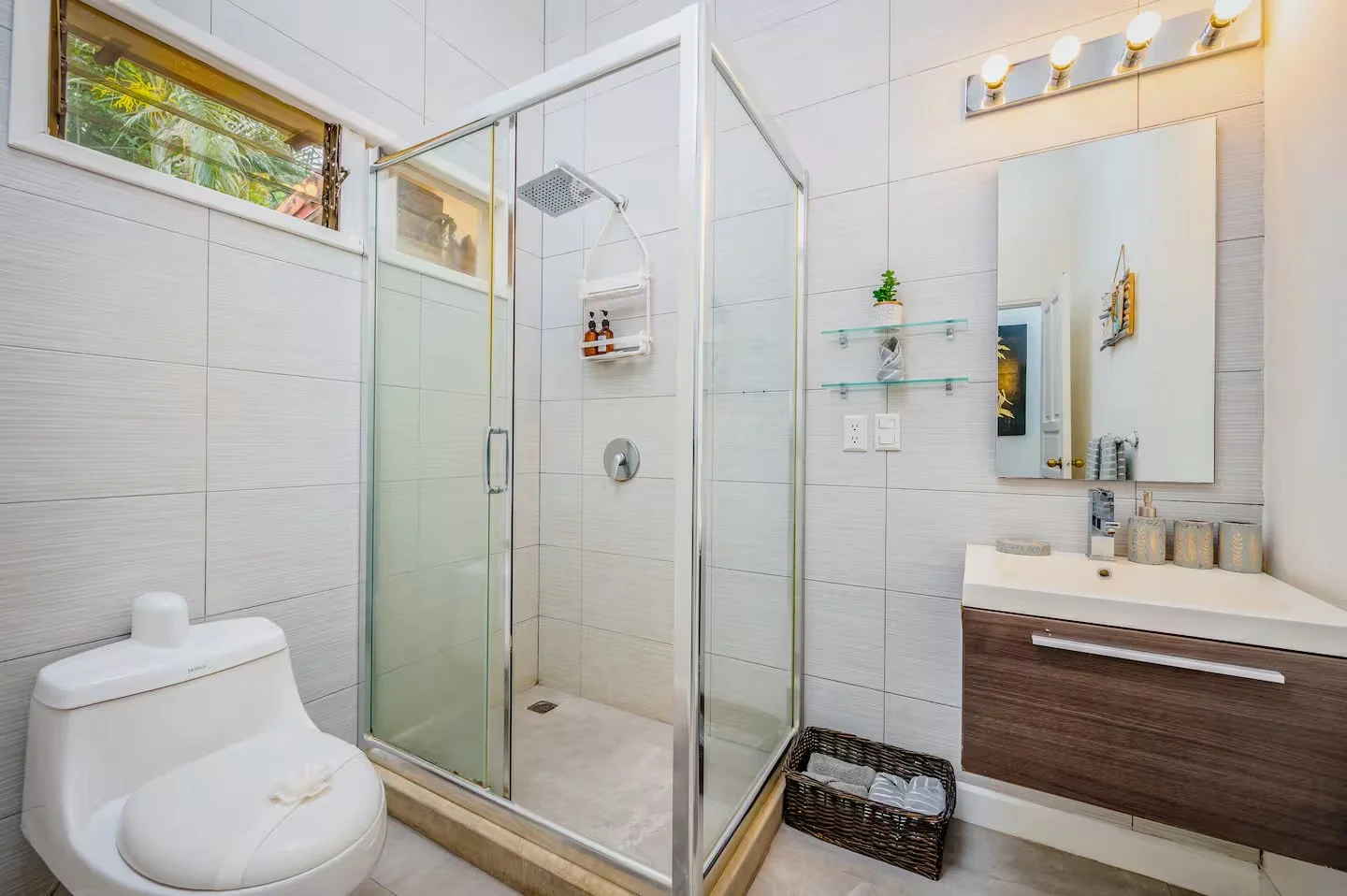 Full Bathroom 1 - 2.jpeg