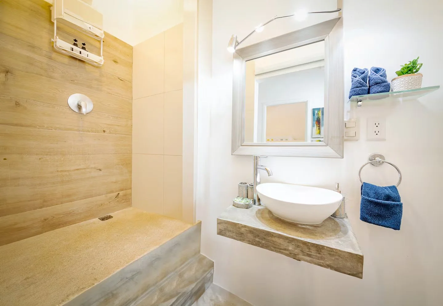 Full Bathroom 2 - 2.jpeg