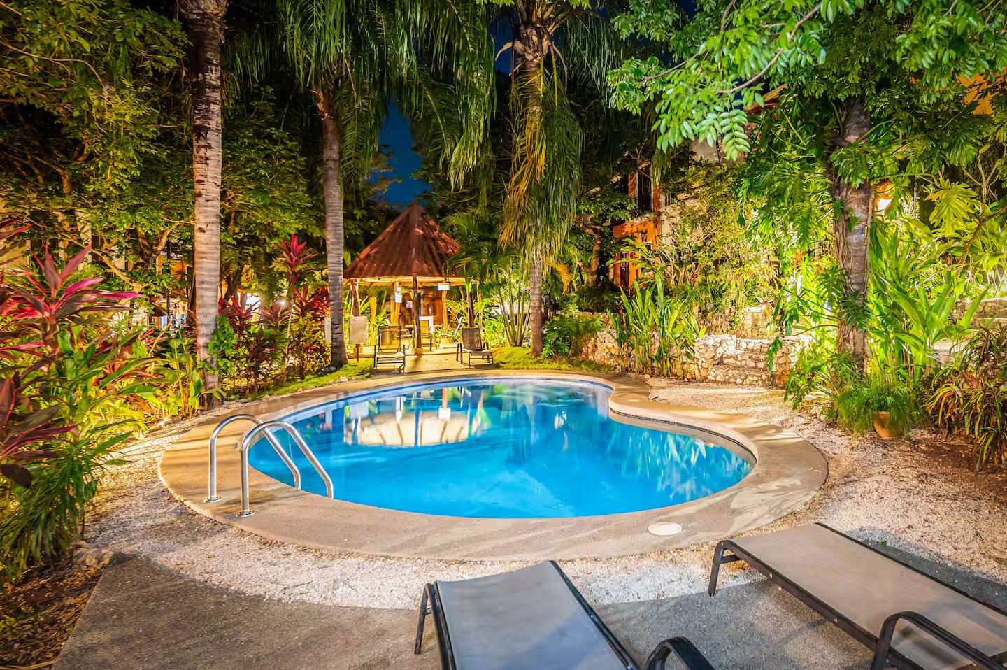 2BR 2Bath Pool Garden Surfers Paradise (10).jpeg