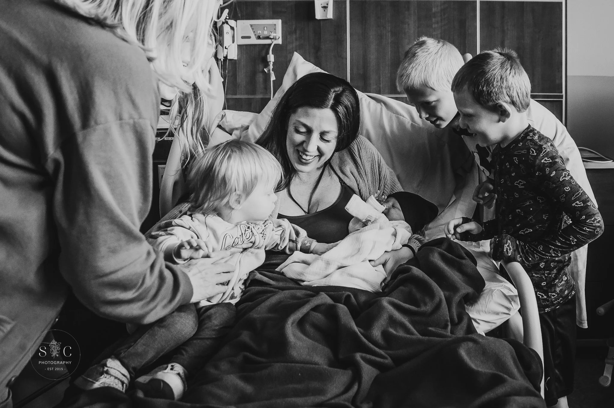 Should You Do Hospital Photos or Wait? A Parent's Guide to Fresh 48 vs. Home Sessions | Dickinson Newborn Photographer