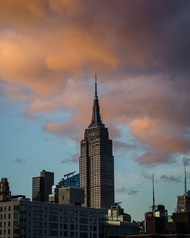 Thinking of NYC, particularly on this Memorial Day. And those who are gone, and those on the front lines fighting a different kind of war. 
From the archives. 11/27/16.

#nyc #empirestatebuilding #remembrance #honoringourheroes #newyorkcity #newyorkt