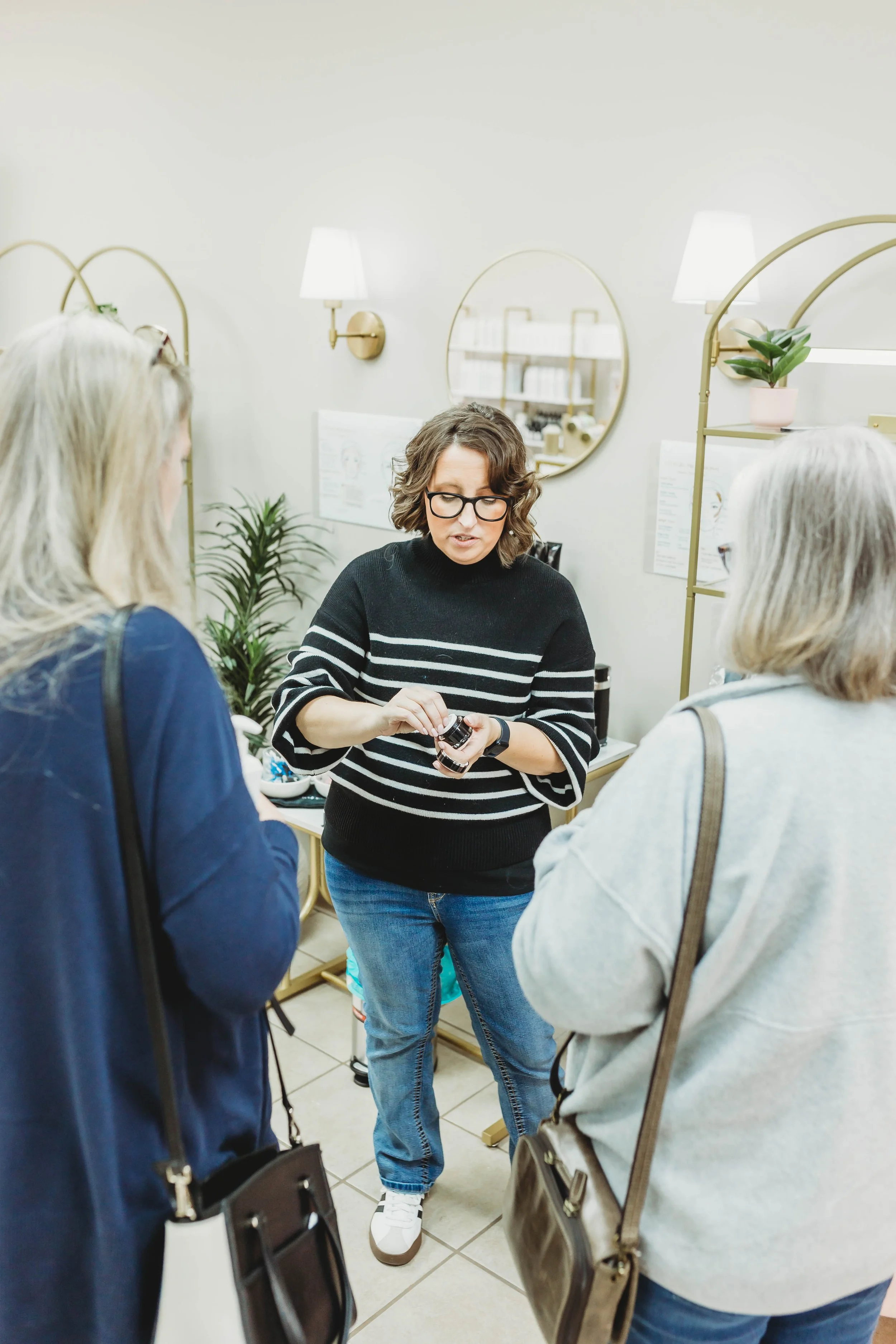 jennifer-speaking-with-women