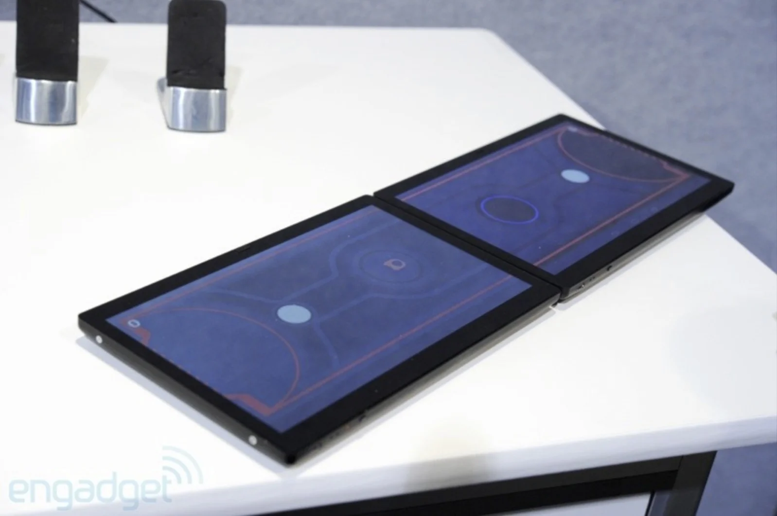 Tiled tablets table hockey demo.Source: Engadget: https://www.engadget.com/2013/01/09/synaptics-sensa-hands-on/