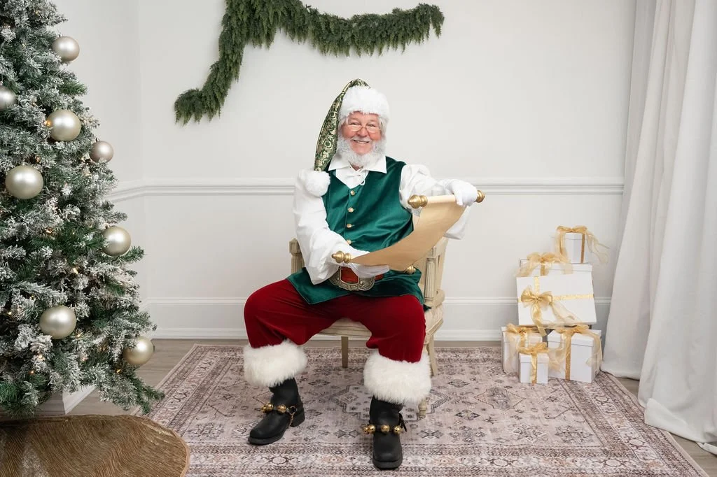  Santa during a Christmas mini session at Mia Rose Photography in Cornelius, NC. 