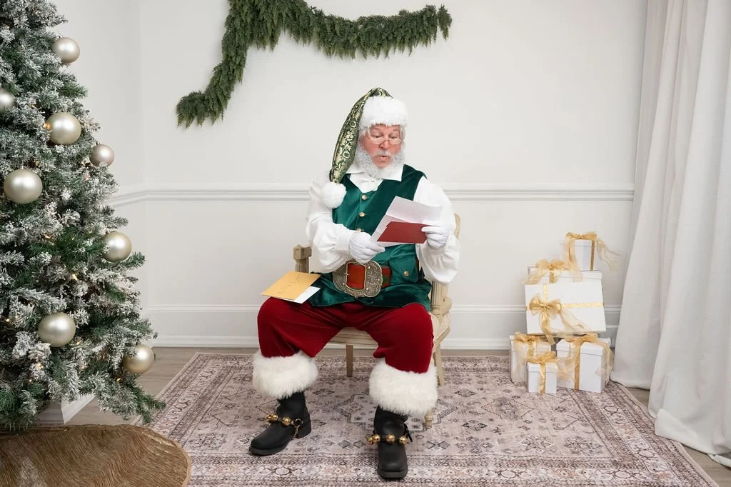  Santa during a Christmas mini session at Mia Rose Photography in Cornelius, NC. 