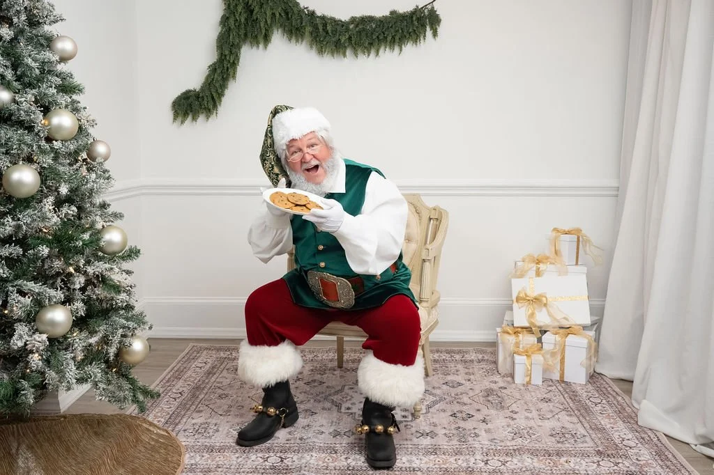  Santa during a Christmas mini session at Mia Rose Photography in Cornelius, NC. 
