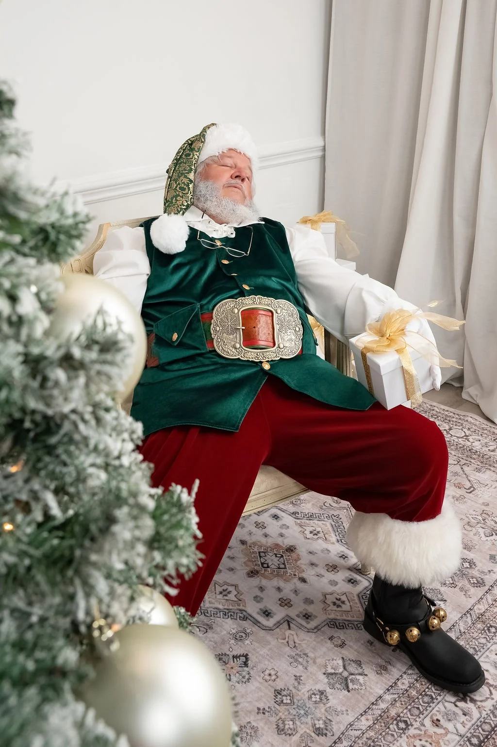 Santa during a Christmas mini session at Mia Rose Photography in Cornelius, NC.
