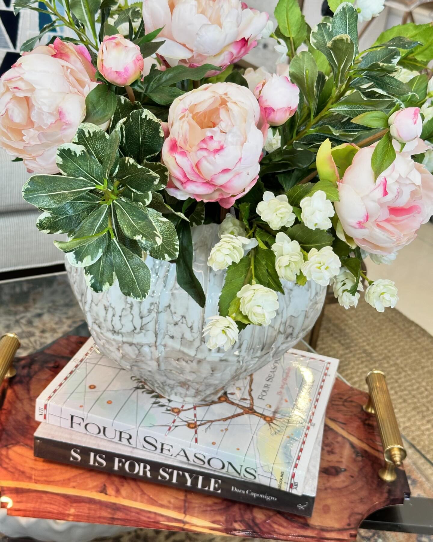 Still life. These peonies power up this spring arrangement and never go out of season&hellip;FAUX REAL! I&rsquo;m amazed by the beautiful silk floral available today&hellip;check out the greenery that looks like it was just cut from the garden. While