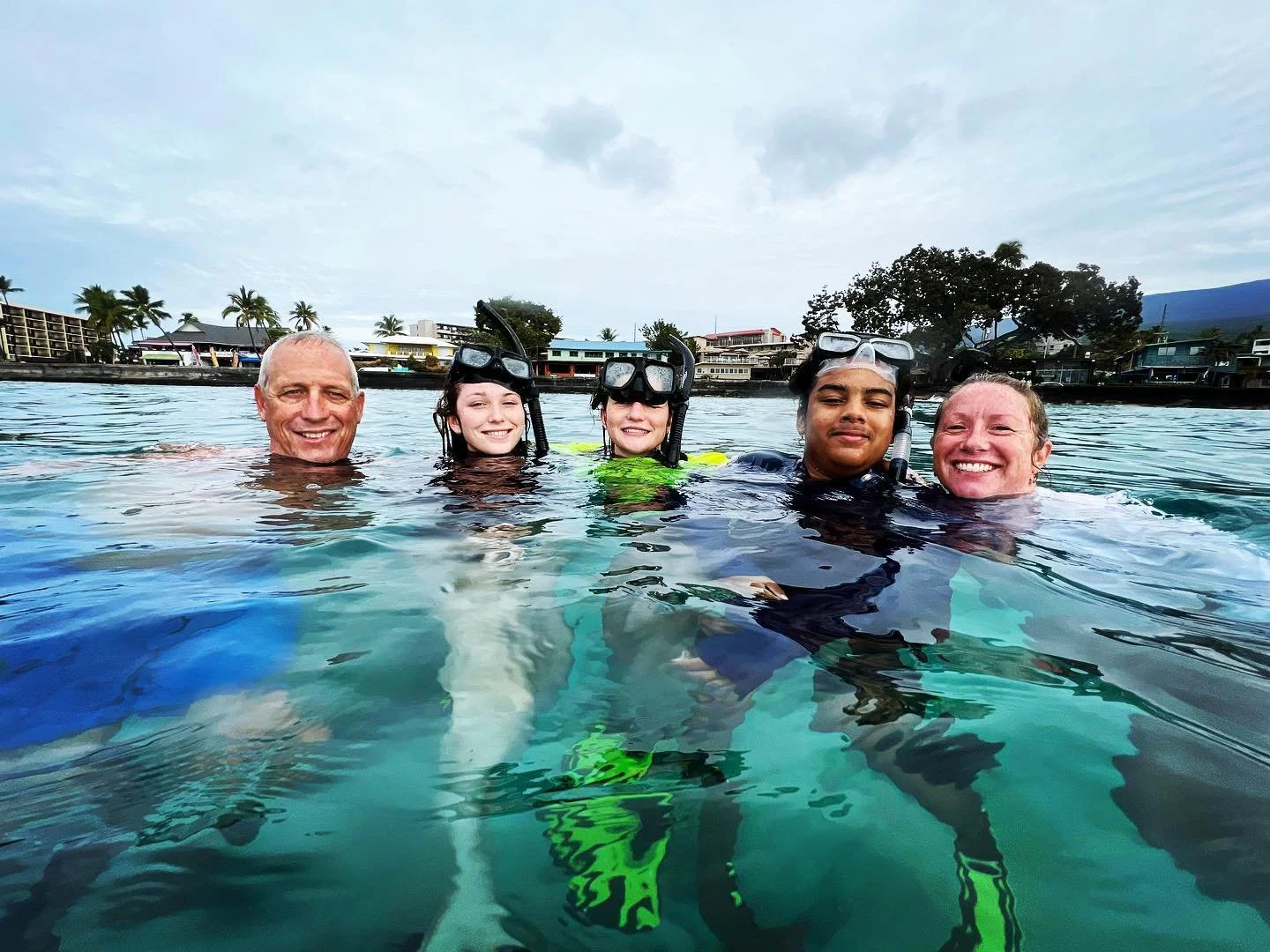 Kids in water coral id class.jpg