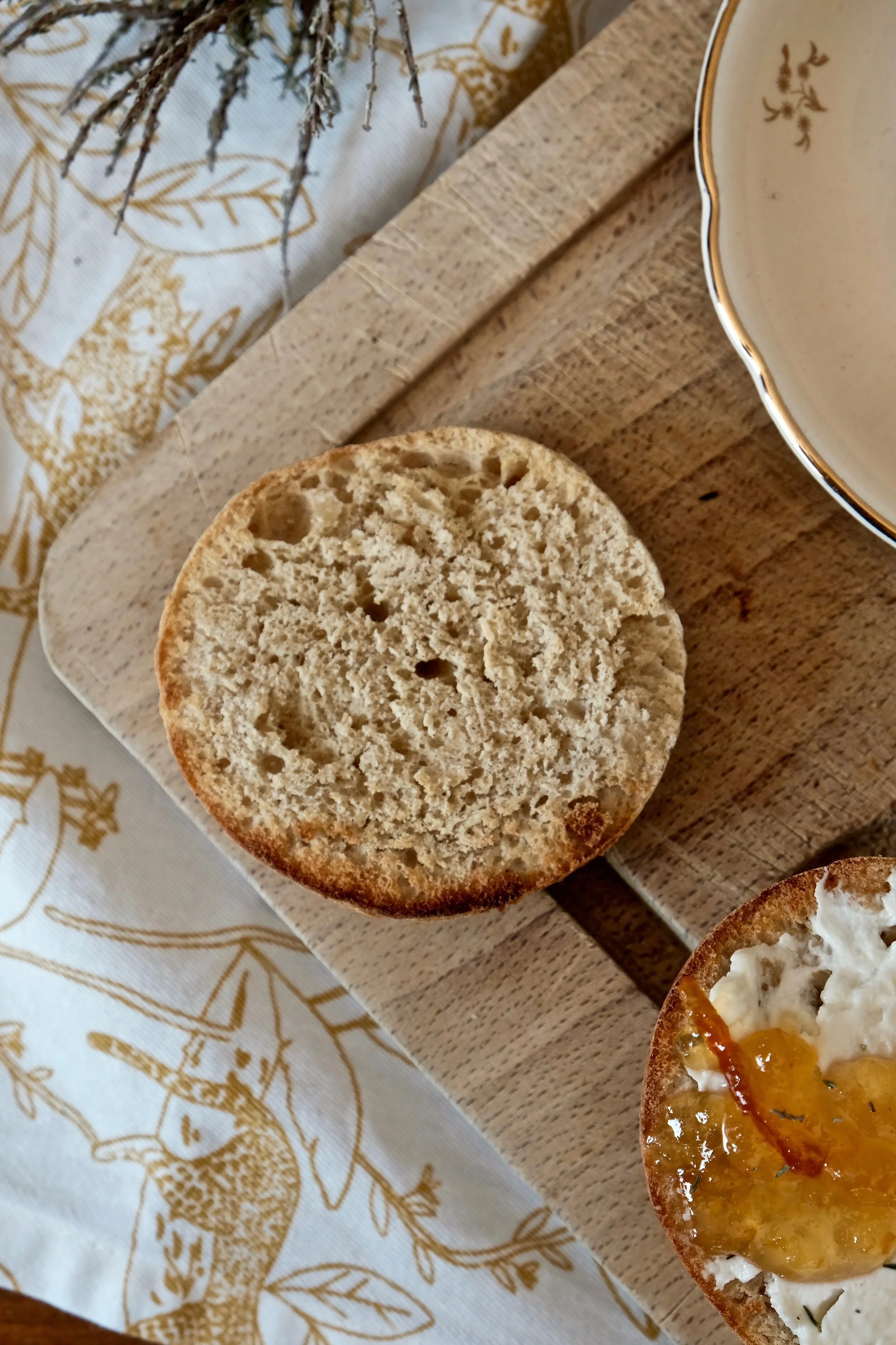 Muffins anglais au levain — Les nouilles à la compote