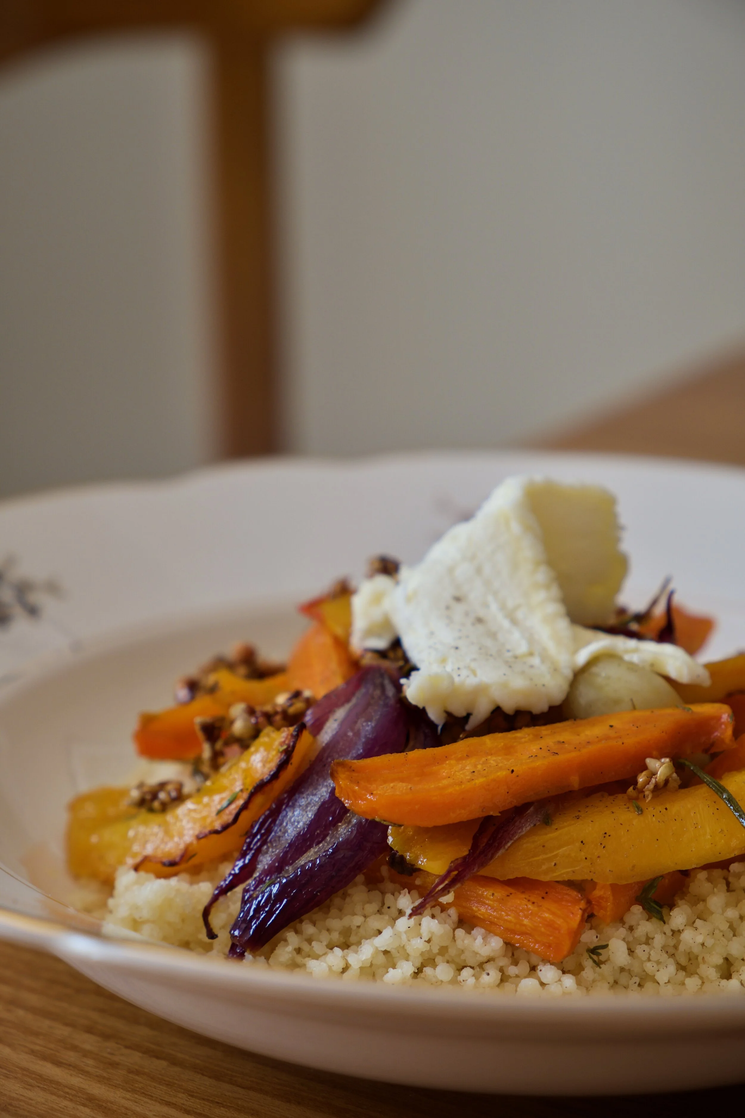 Salade tiède d'automne : potimarrons, carottes, semoule et graines caramélisées
