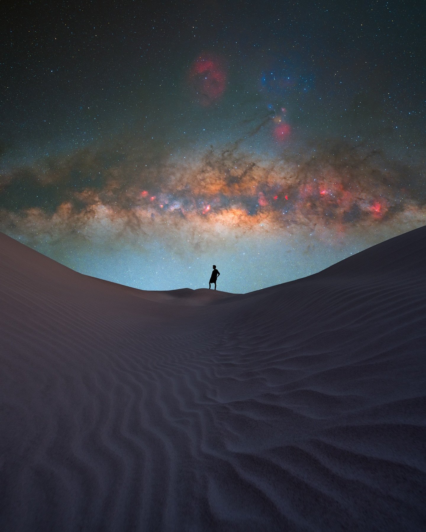 Arher Sand Dunes 

I captured this image of @bkuhlphoto on top of the sand dunes in Socotra at Arher on our last expedition there! 

I used my Nebula Booster filter for this shot to pull out the ha Alpha details, for more info on the filter send me a