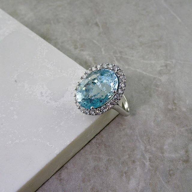 A stunning aquamarine surrounded by diamonds, for Peter and Malgosia.
.
.
.⠀
.⠀
#Aquamarine #AquamarineEngagementRing #EngagementRing #EngagementInspiration #EngagementRingInspiration #WeddingPlanning #WeddingBlogger #WeddingInspo #WeddingInspiration