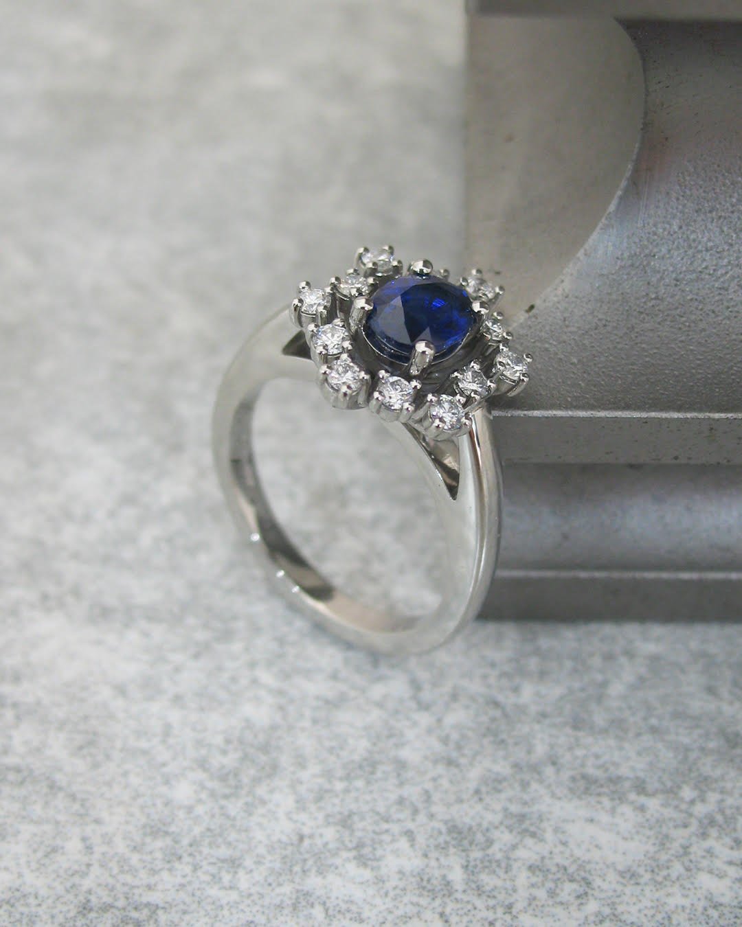 A gorgeous vintage design sapphire and diamond cluster ring&nbsp;