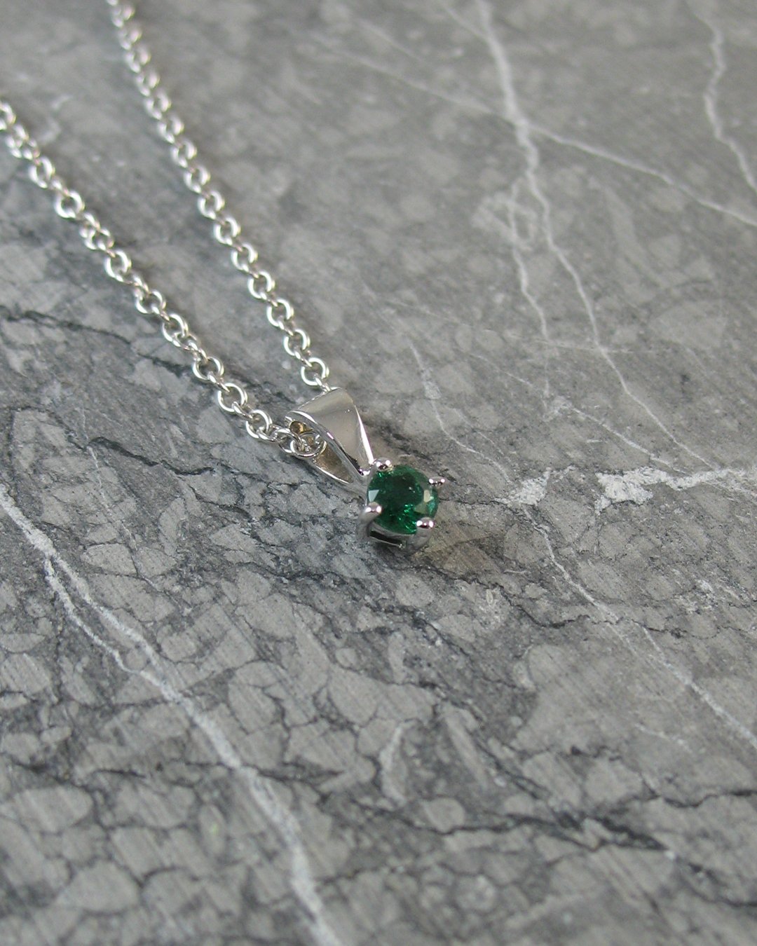 A striking emerald pendant
