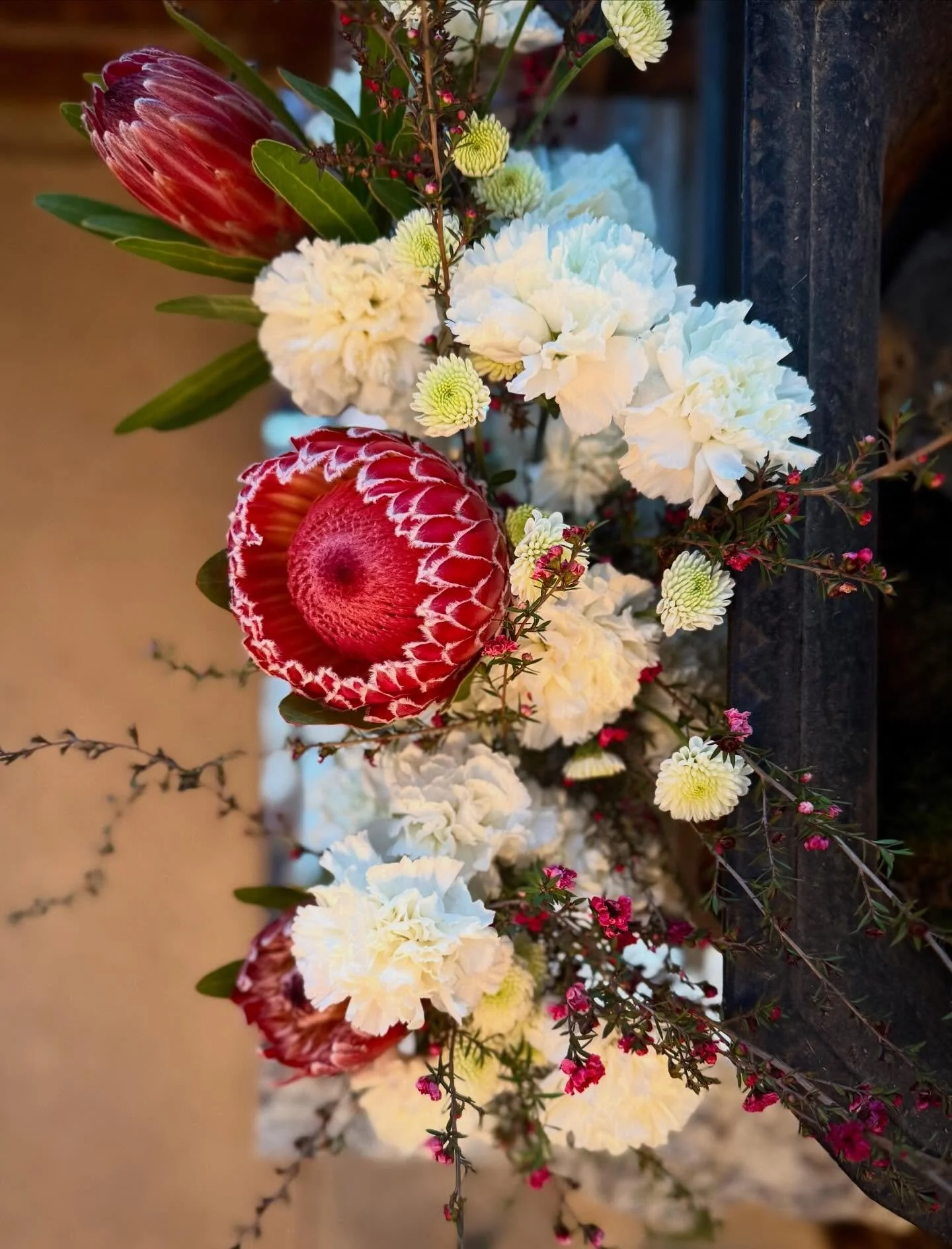 grab-and-go florals for this weekend.

#&hearts;️laserragardens
#womanownedbusiness
#giftboutique
#comewander
#grabandgoflorals