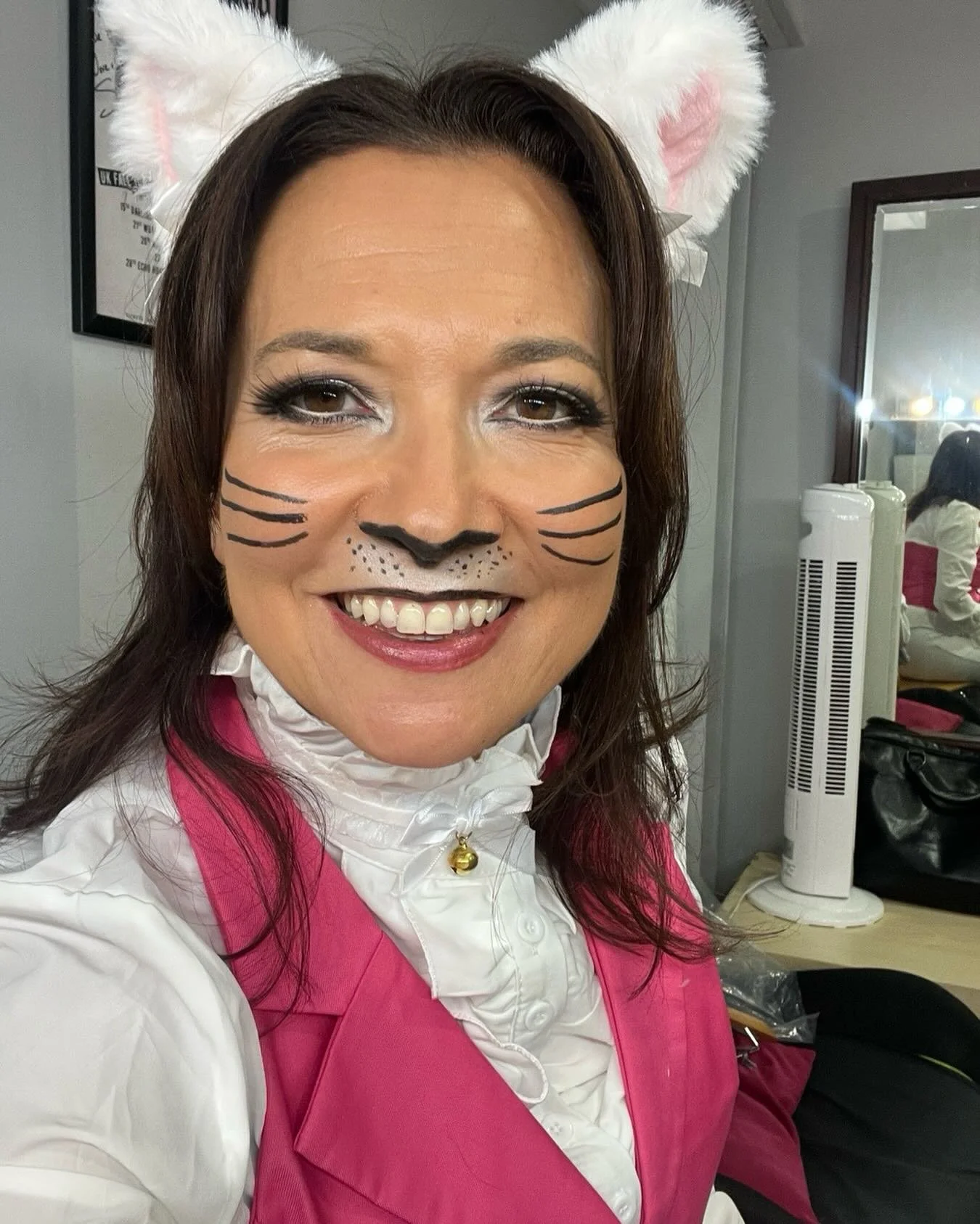 It&rsquo;s Saturday morning &amp; I&rsquo;m on @regency.radio as usual from 10am-1pm&hellip;.
plus doing the Panto @ropetackleart @shorehampanto 
- so I&rsquo;ll be chatting from backstage at the theatre 🎭!

And no doubt I&rsquo;ll have some special