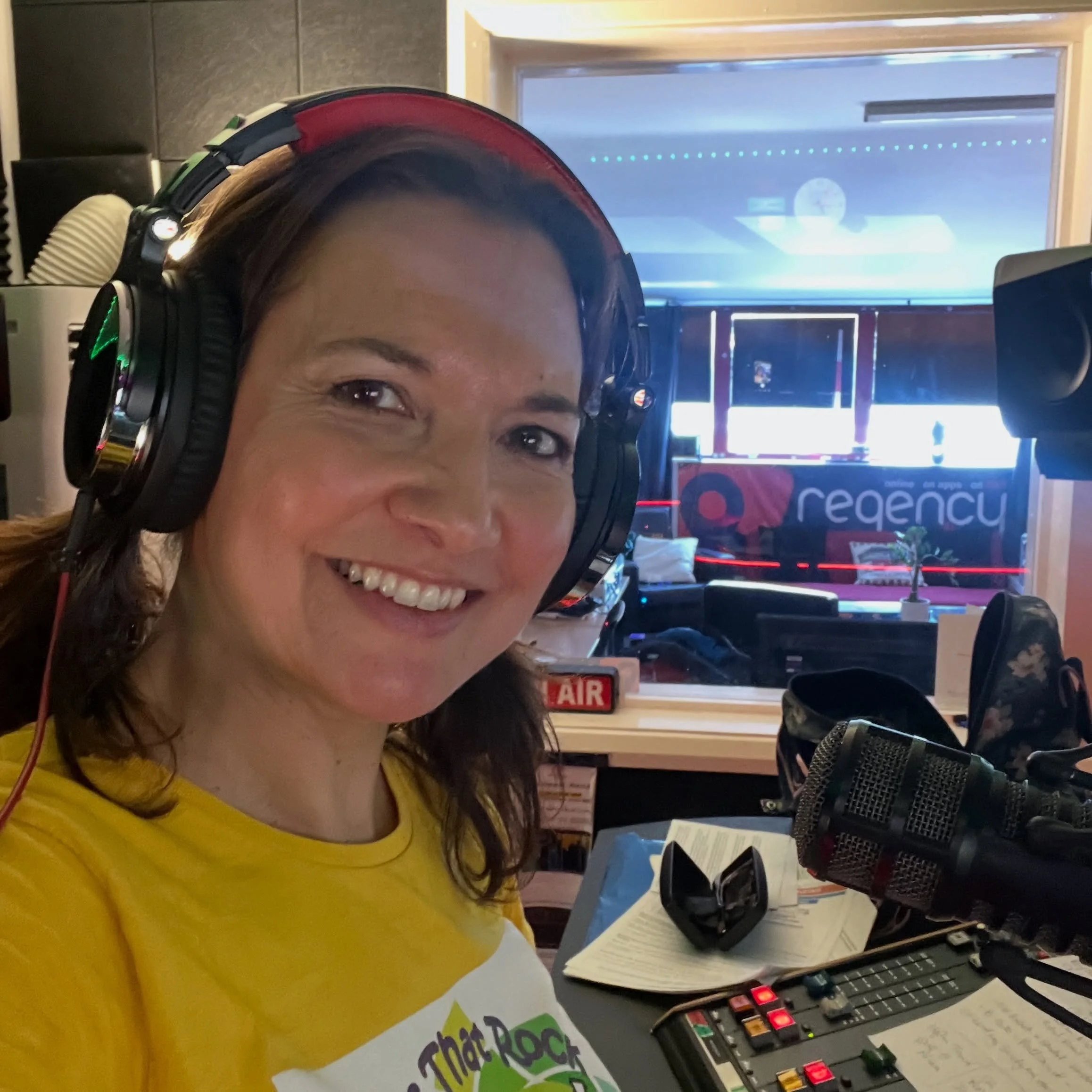 Morning!
It&rsquo;s Saturday morning which means I&rsquo;m on @regency.radio until 1pm 📻 Tune in for some great tunes and chit chat 😁🎧🎶

Listen on DAB, online www.regencyradio.co.uk or ask your smart speaker to &lsquo;play Regency radio Sussex&rs