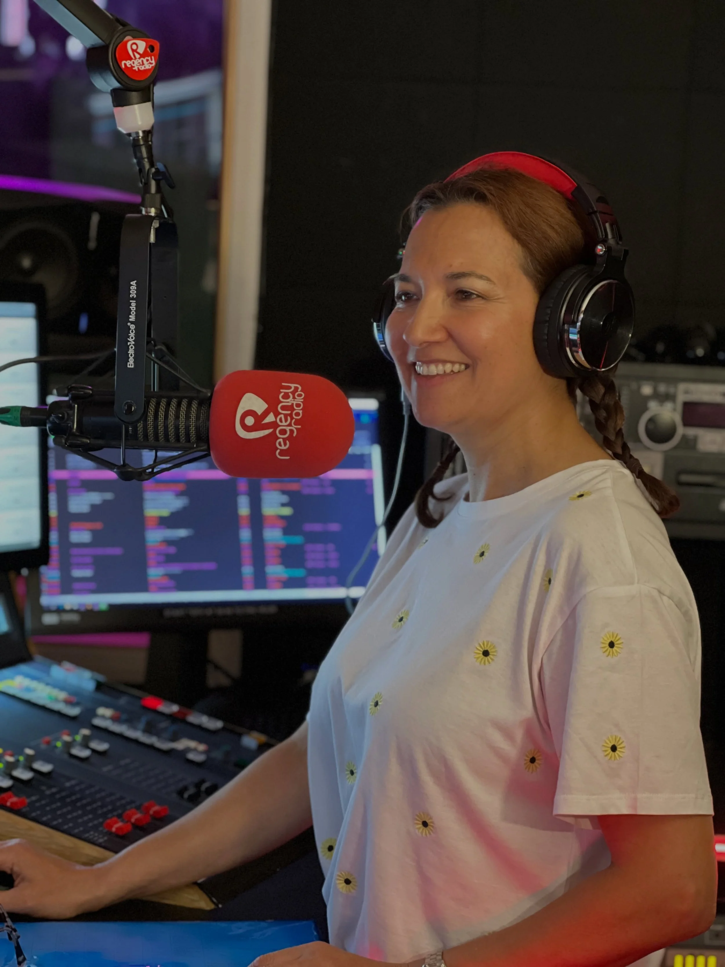 Morning! I&rsquo;m on @regency.radio until 1pm 📻 Tune in for some great tunes and chatter 😁🎧🎶
Also find out what&rsquo;s on this weekend for you to get up to.

Listen on DAB, online www.regencyradio.co.uk or ask your smart speaker to &lsquo;play 