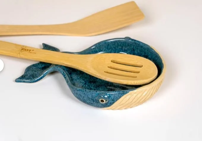 reposacucharas ballena.JPG