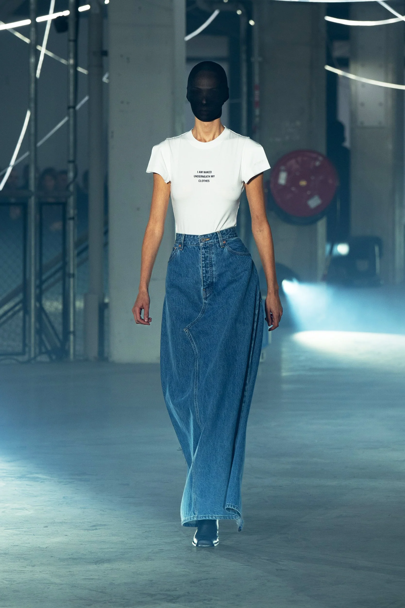 vetements-ss26-paris-fashion-week-edward-wendt-21.jpg