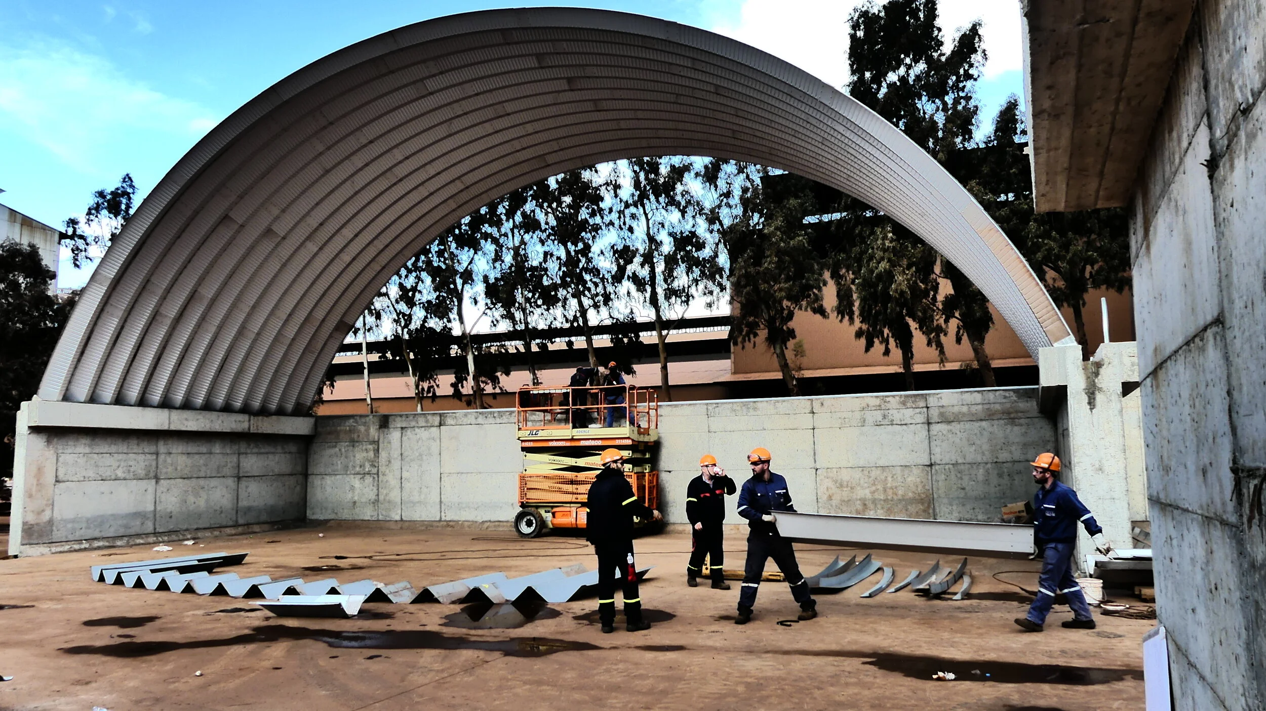 ALUMINUM OF GREECE GOES TRUSSLESS 