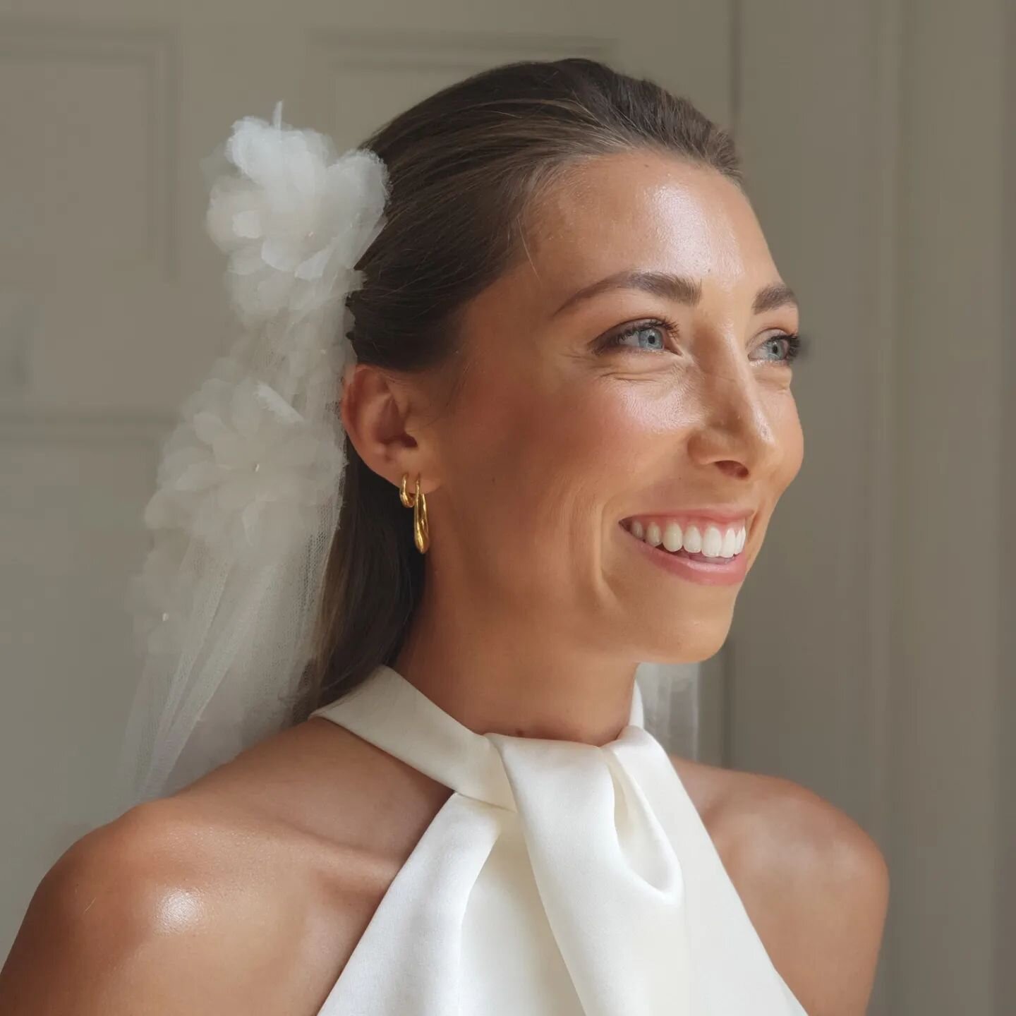 ♡ A quick camera pic from me of theeee delightful  Mel just before she went off to say the I do I do's ♡ 
.
.
#amygeorgemakeup #bridalmakeup #bridalmakeupartist #naturalmakeup #makeupartistyorkshire #makeupartistcheshire #modernbride #stylishbride #w