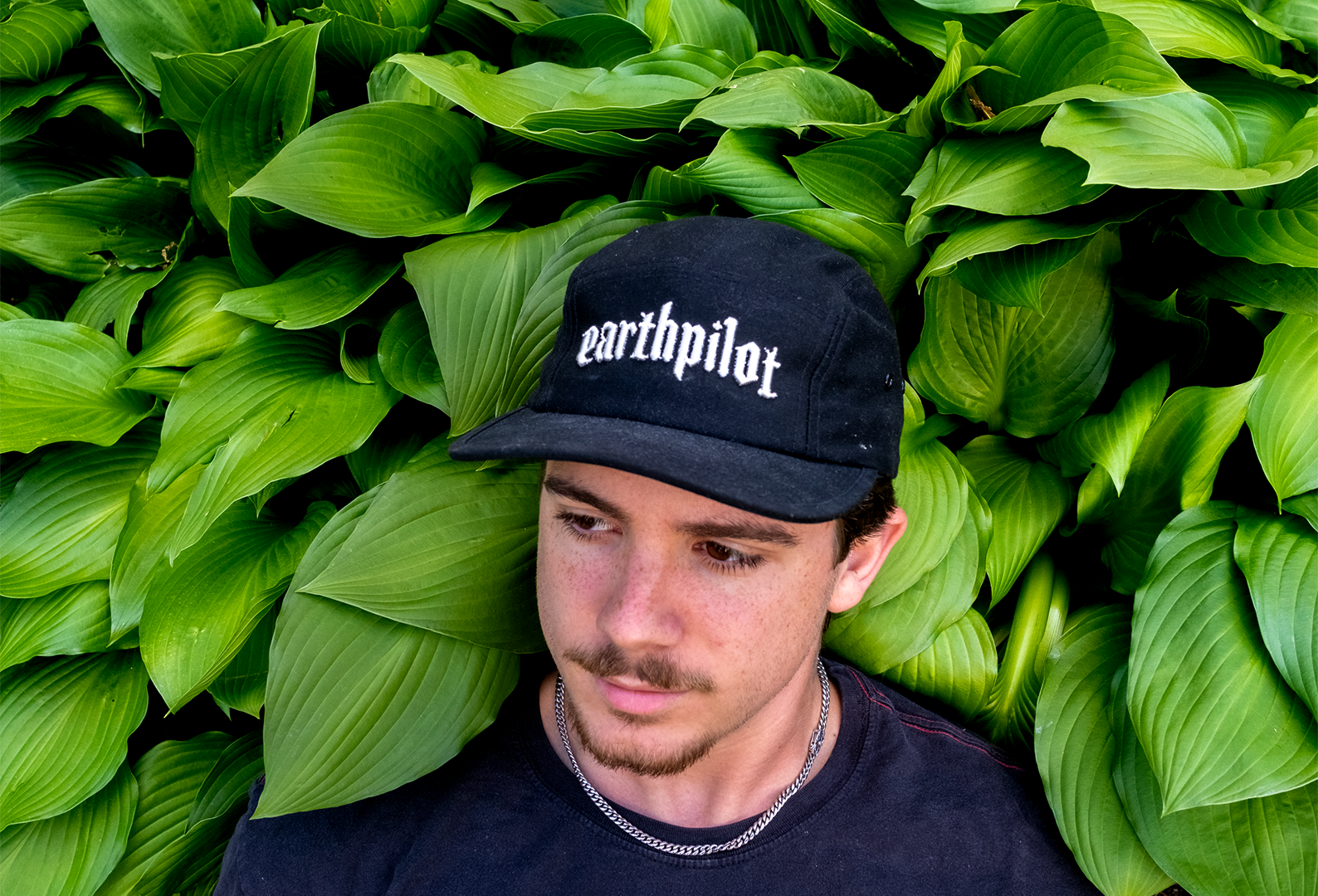 5-Panel in the bush