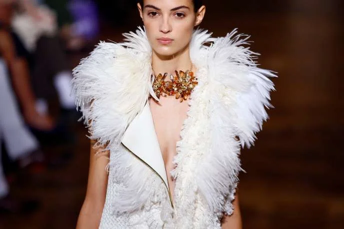 Des jeux de matières sophistiqués et poétiques chez Lanvin, le 28 septembre à Paris. Francois Mori / AP